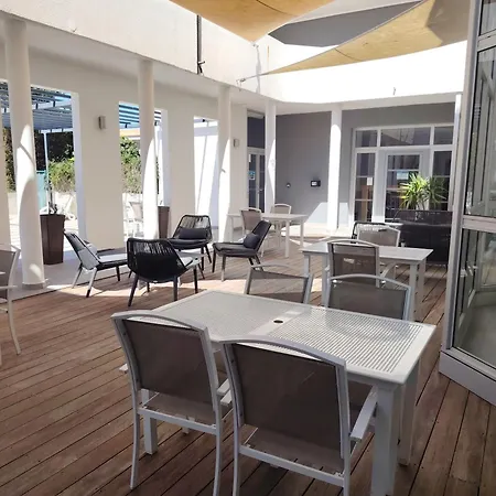 Avec Piscine Aqualia Daire